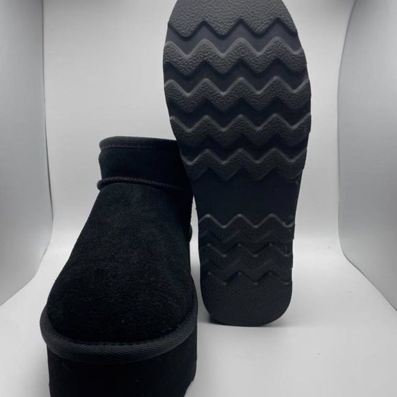 CUSHIONAIRE Women's COZY Genuine Suede pull on platform boot BLACK 9 - Picture 6 of 6